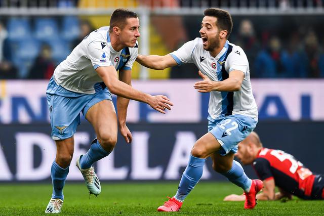 C罗再战葡萄牙，射门无果引发争议